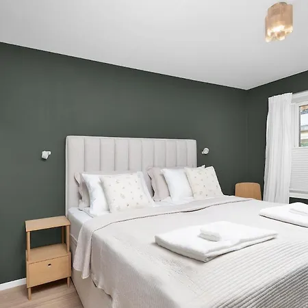 Apartment Light Threeroom Apartment, Sunny Patio And Free Parking *