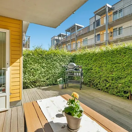 Light Threeroom Apartment, Sunny Patio And Free Parking *