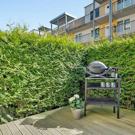 Light Threeroom Apartment, Sunny Patio And Free Parking Apartment
