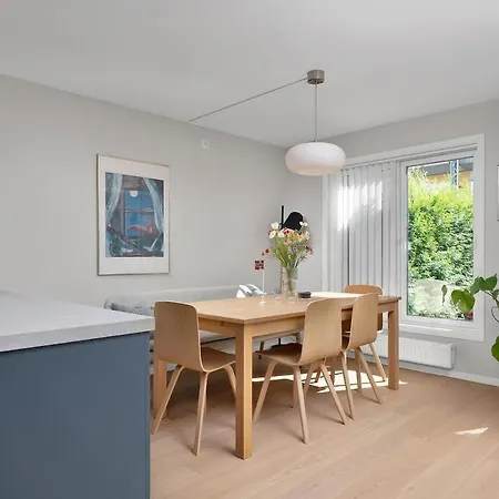 Light Threeroom Apartment, Sunny Patio And Free Parking Apartment *